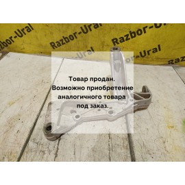 Кронштейн переднего рычага бу Golf 5 Volkswagen 2003-2009
