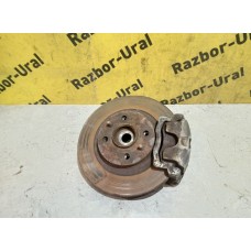 Кулак передний правый