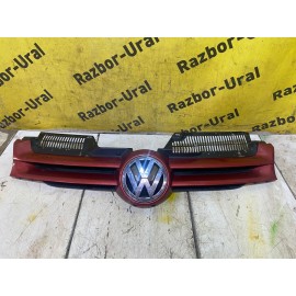 Решетка радиатора с эмблемой бу Golf 5 Volkswagen 2003-2009