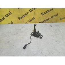 Замок капота