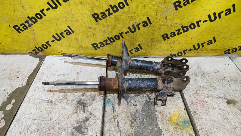 Стойки передние KYB пара