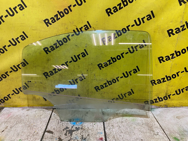 Стекло двери заднее правое