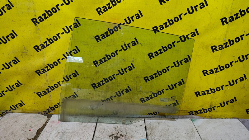 Стекло двери заднее левое