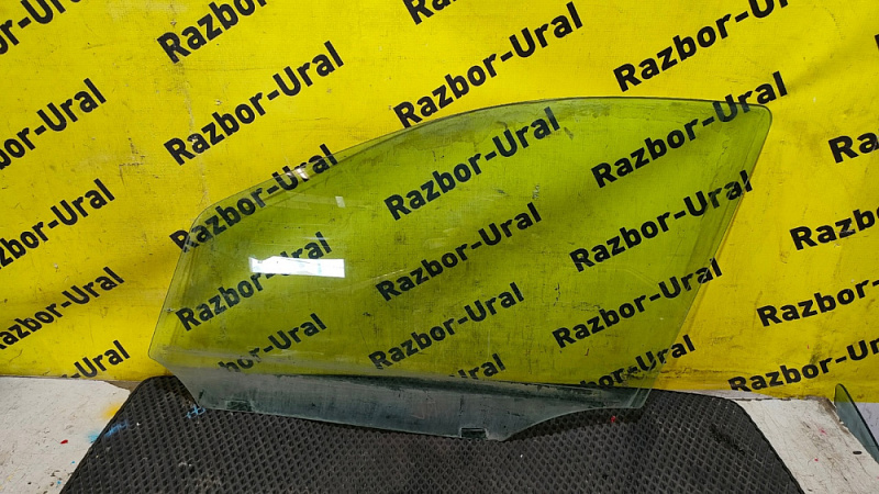 Стекло двери переднее левое