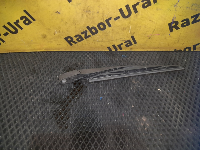 Поводок дворника заднего