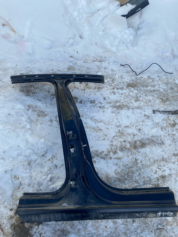 Порог со стойкой правый