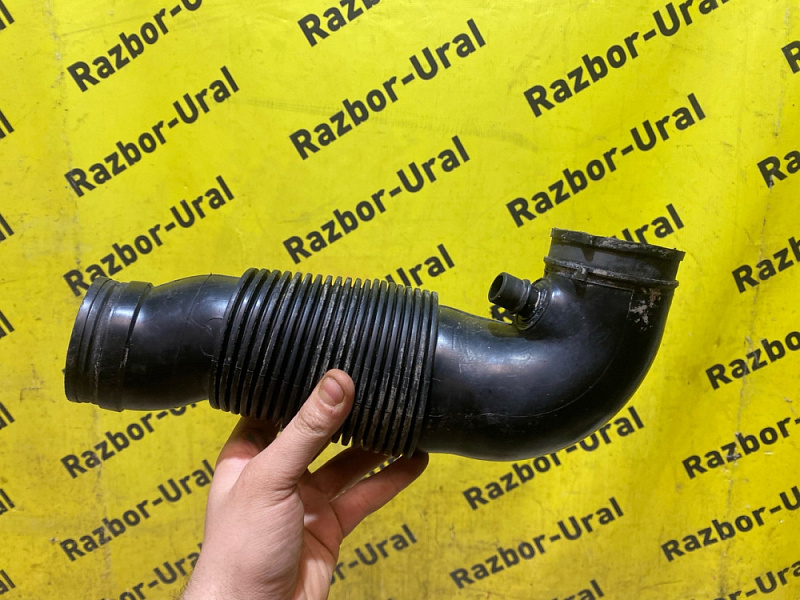 Патрубок впускной
